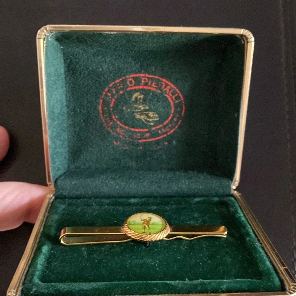 Vintage Antique Mario Pierrali gold tie clip with golfer